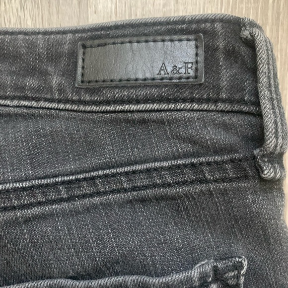 SOLD Abercrombie & Fitch Jeans - Picture 7 of 7